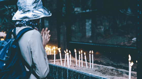 a girl praying