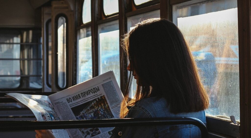 meet single japan women - girl in subway